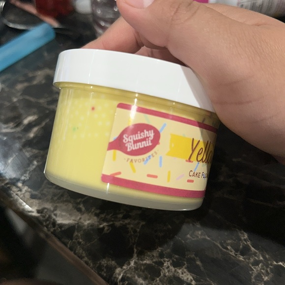 Squishy bunnii slime - Picture 3 of 5